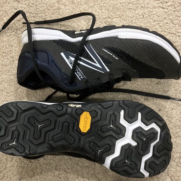 New Balance Minimus Sneakers size 6 - Picture 1 of 2